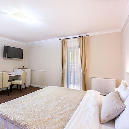 Prestige Hotel ヤシ エクステリア 写真