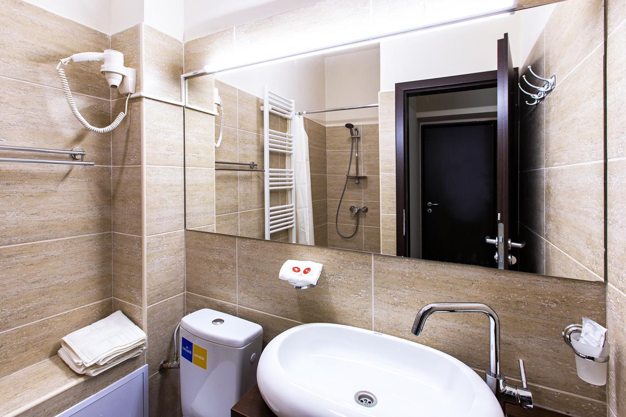Prestige Hotel ヤシ エクステリア 写真