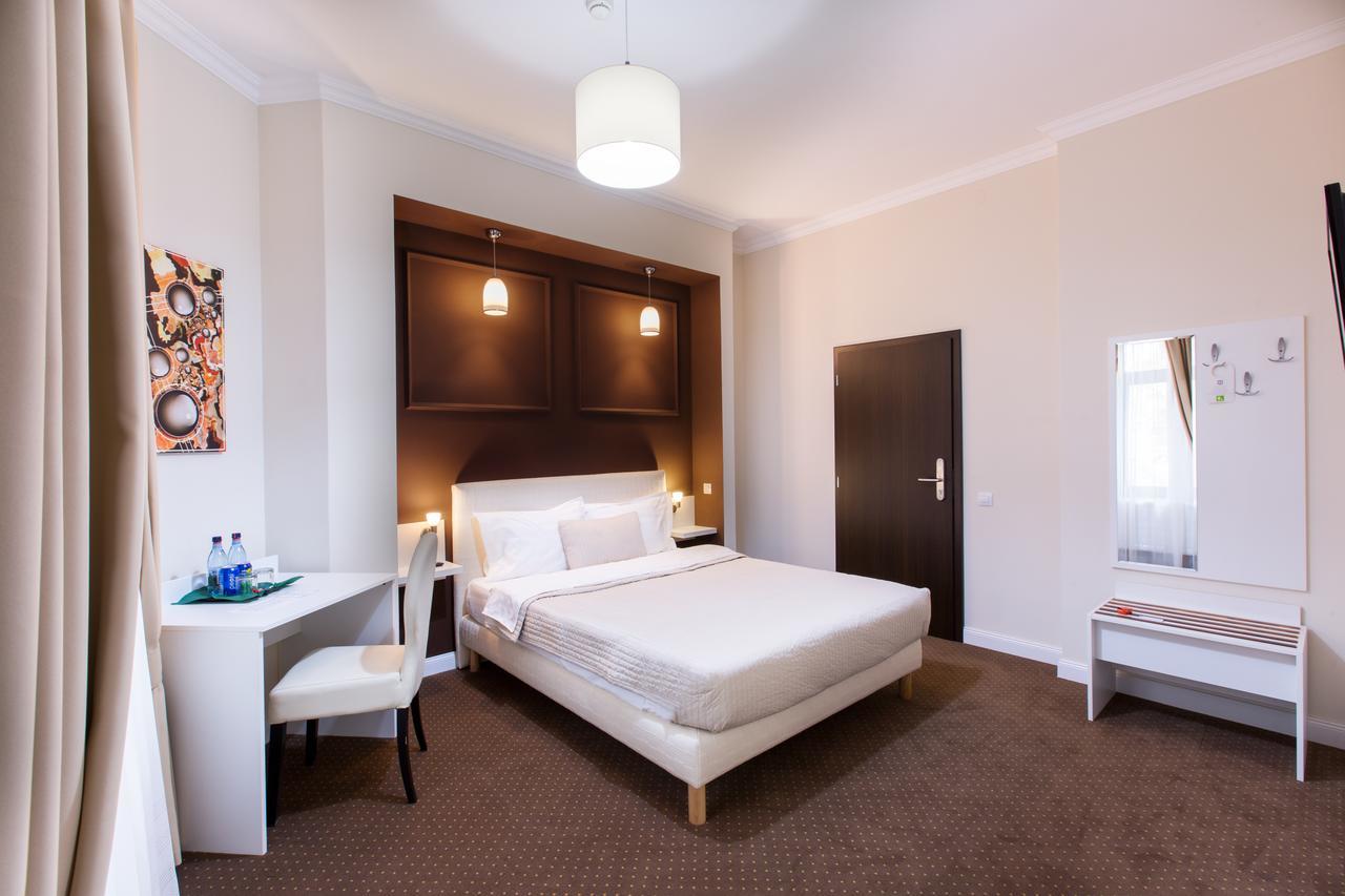 Prestige Hotel ヤシ エクステリア 写真