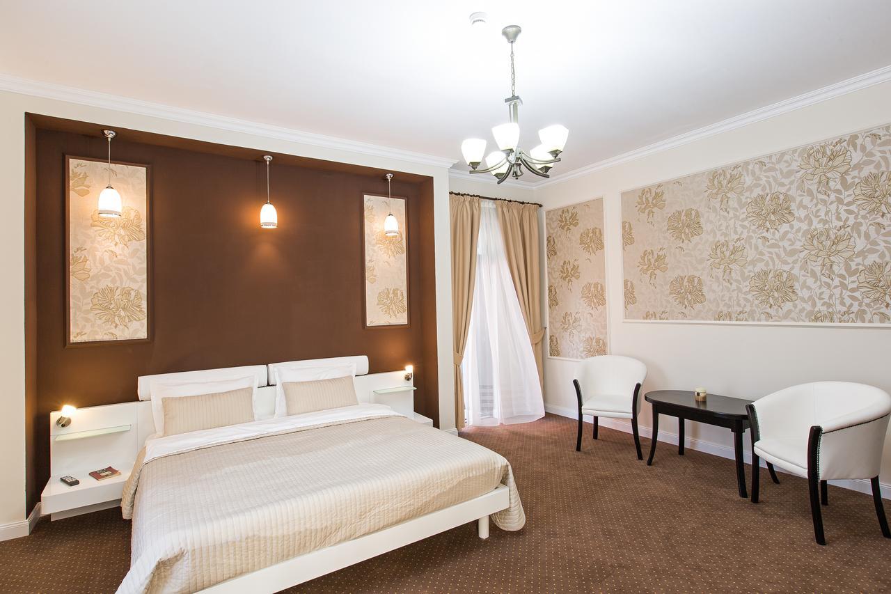 Prestige Hotel ヤシ エクステリア 写真