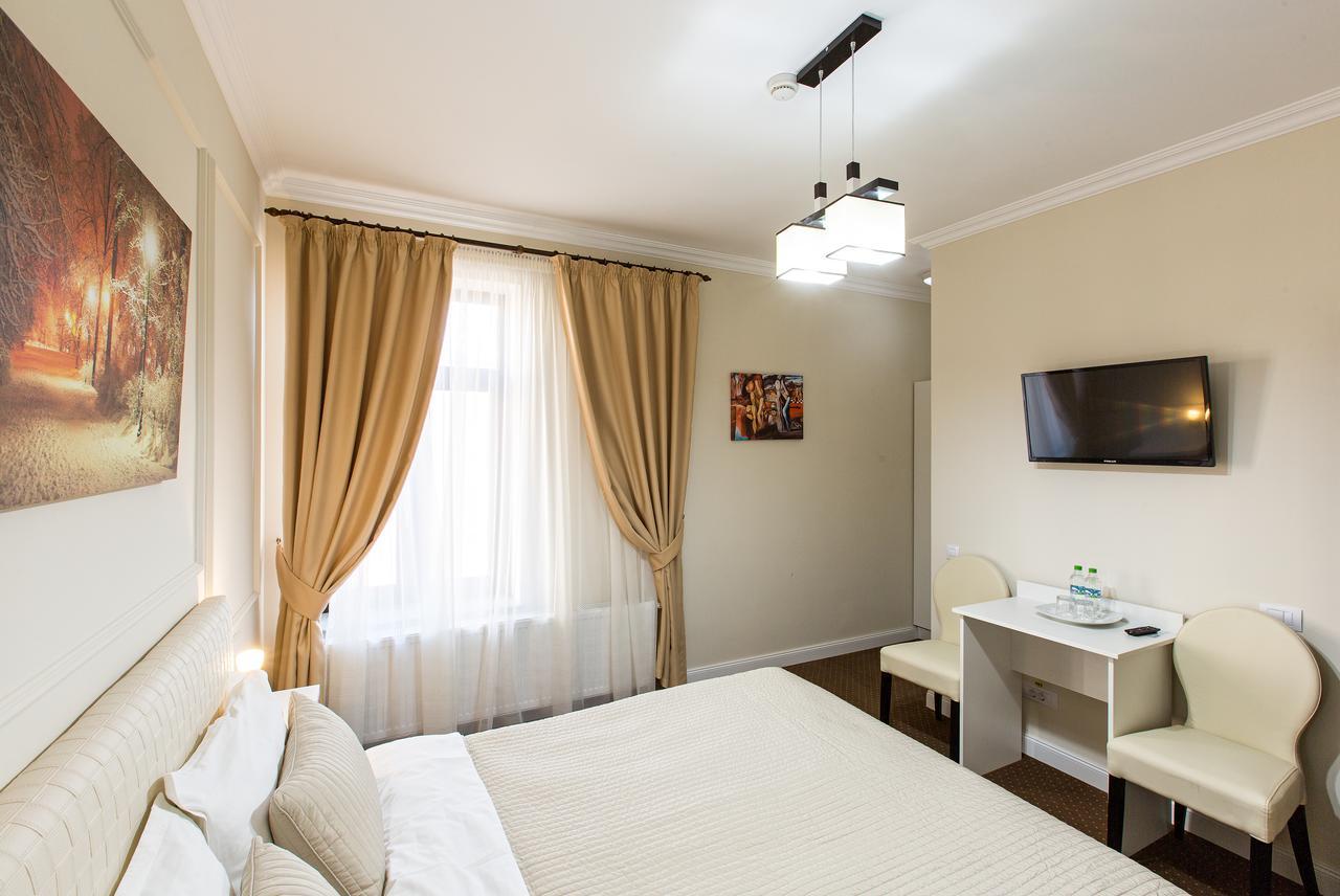 Prestige Hotel ヤシ エクステリア 写真